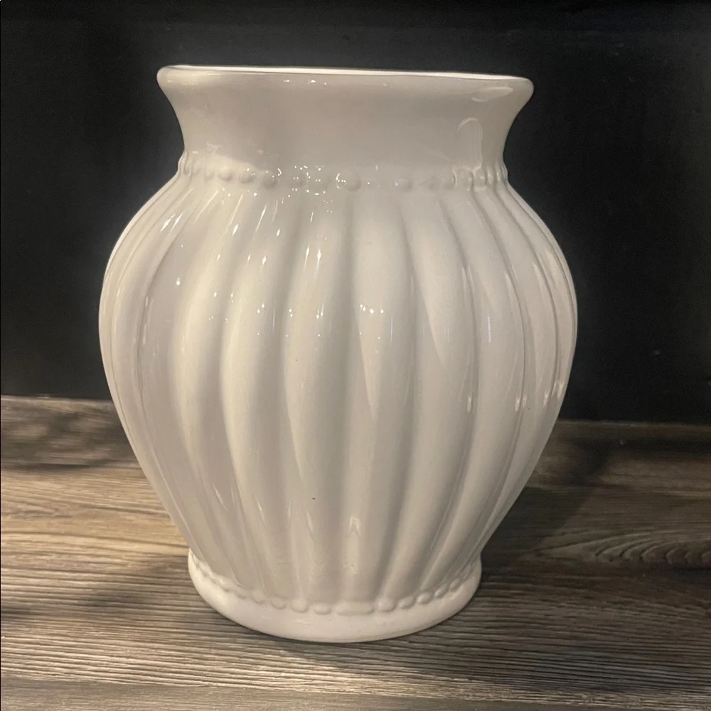 Ashland Elegant White Vase Set - Picture 5 of 5